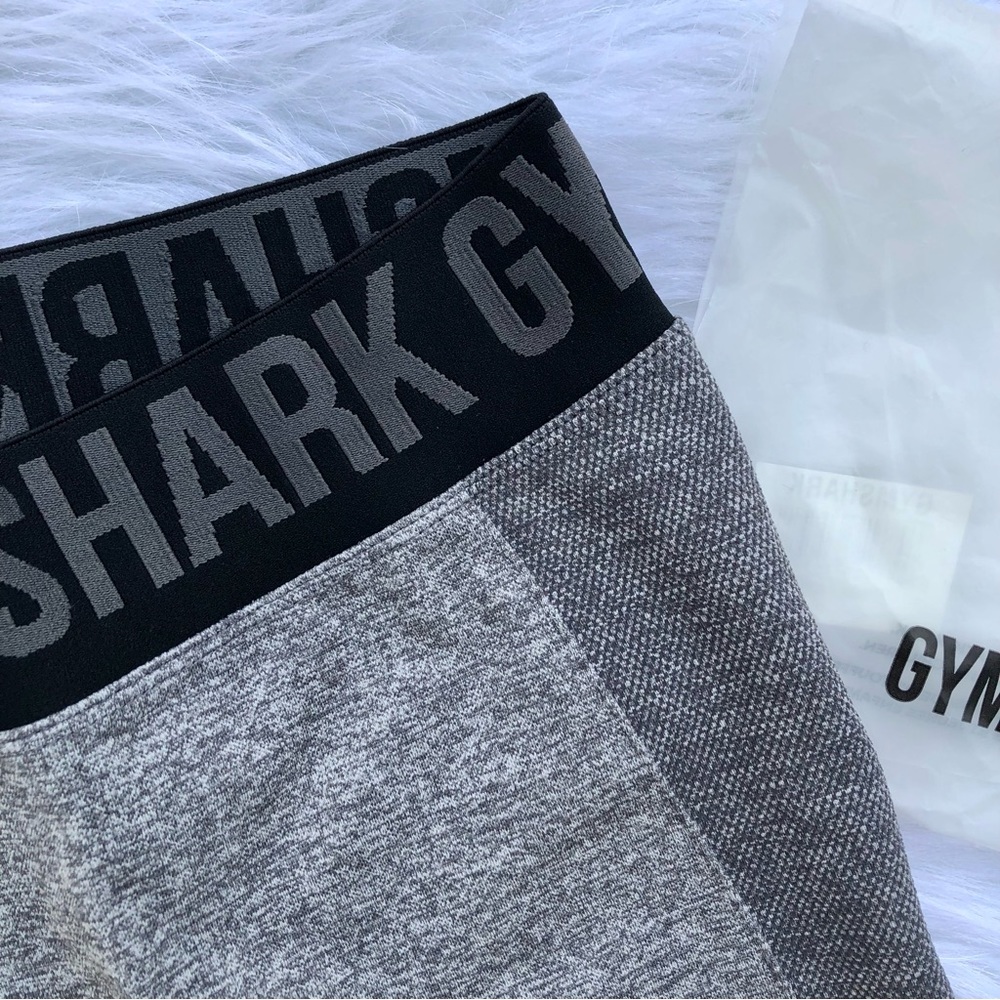 NWOT - Gymshark Flex Shorts Black/Gray - Picture 2 of 5